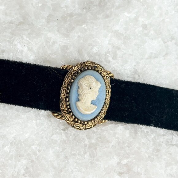 Vintage Jewelry - Victorian Style Velour Choker w/ Cameo Blue, Gold & White Toned Necklace